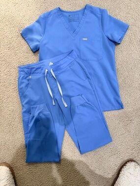 FIGS ceil blue medium scrub set